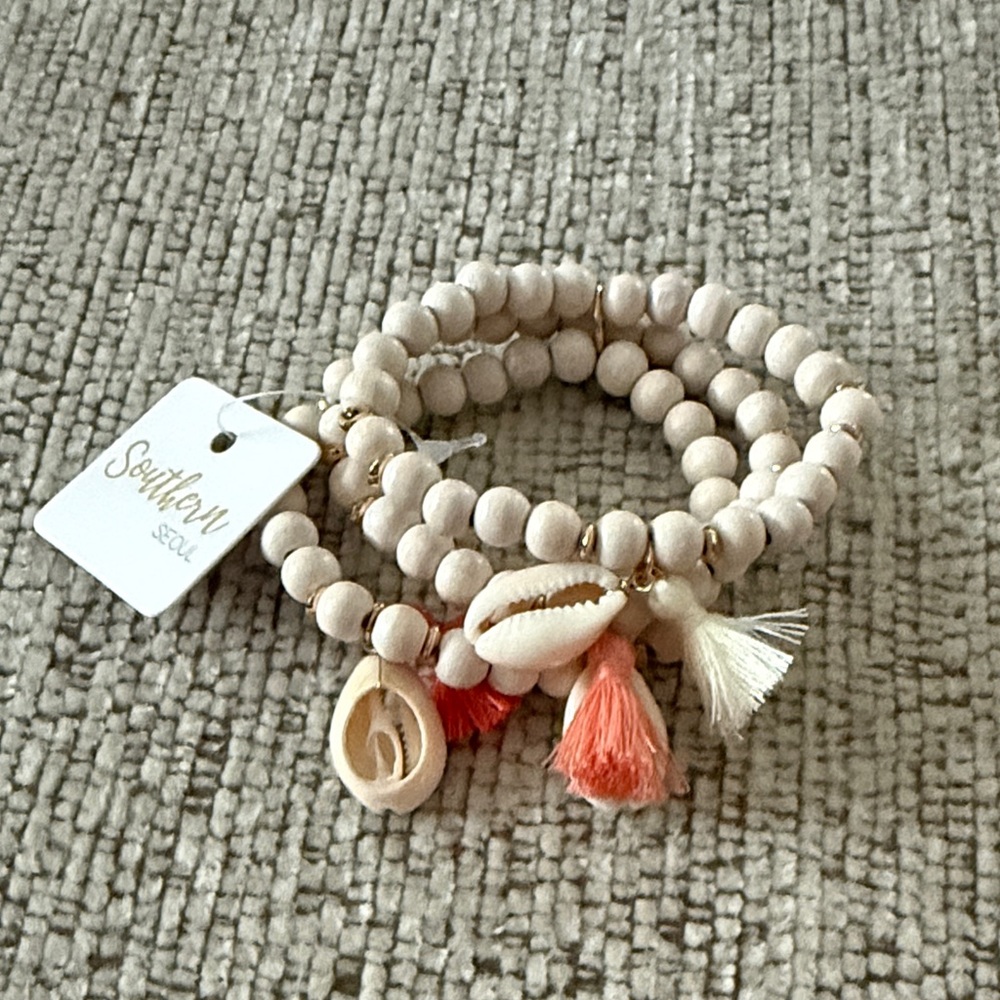 Southern Seoul Beaded Bracelet Set with Shell and Tassel Accents